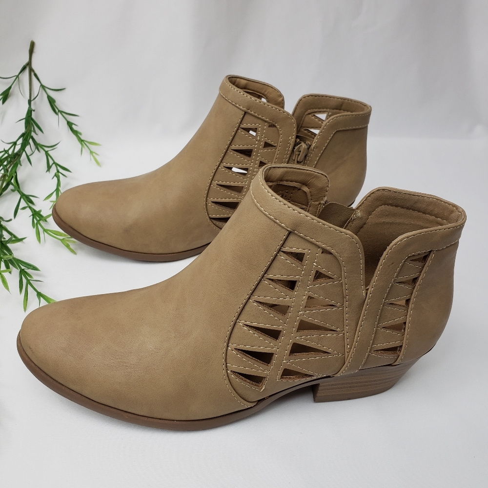 Mercorepublic Tan Booties with Die Cut Triangles